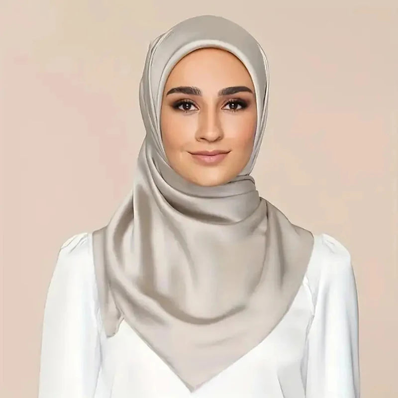 Carré Satin Uni 90 cm Sahara — vue d'ensemble du foulard