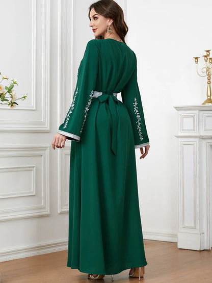 Robe Joliba Zahriya détail encolure - Maison Tanger