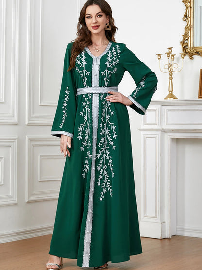 Robe Joliba Zahriya portée vue profil - Maison Tanger