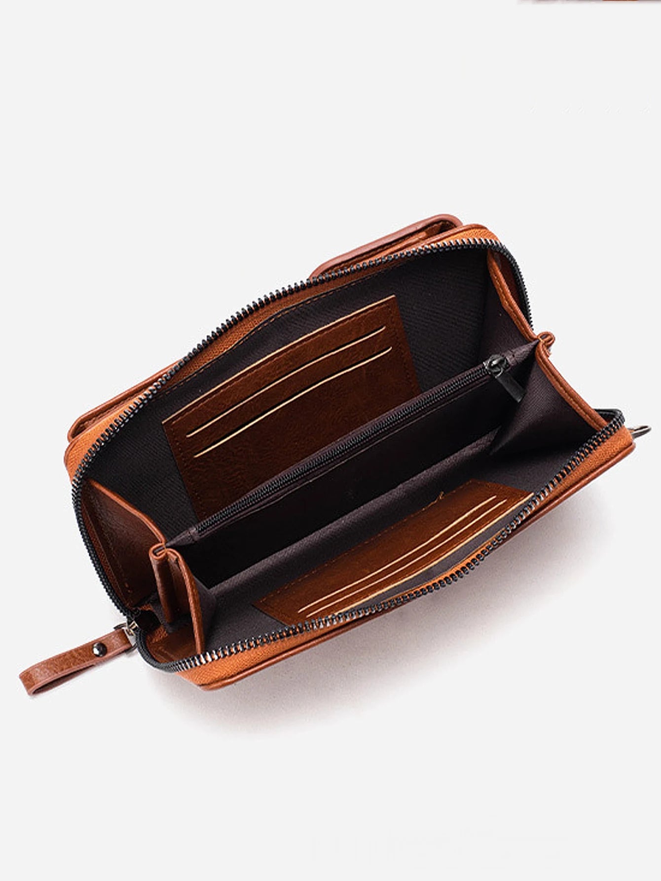Sac téléphone Mina porté en bandoulière — mise en situation