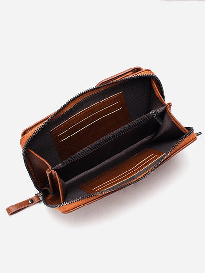 Sac téléphone Mina porté en bandoulière — mise en situation