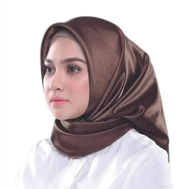 Sahara — vue 5, foulard porté en accessoire