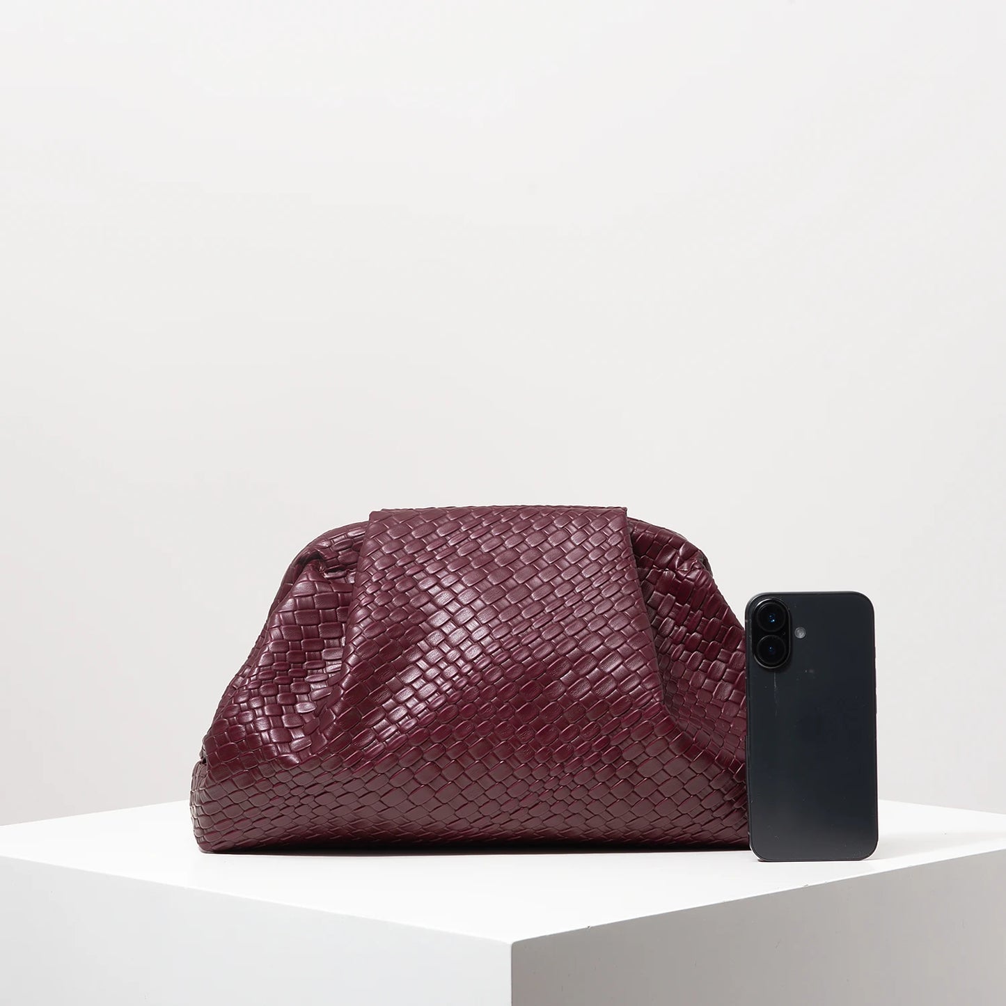 Pochette Warda — vue 2, détail du motif tissé
