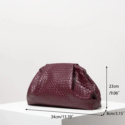 Pochette Warda — vue 3, portée à la main