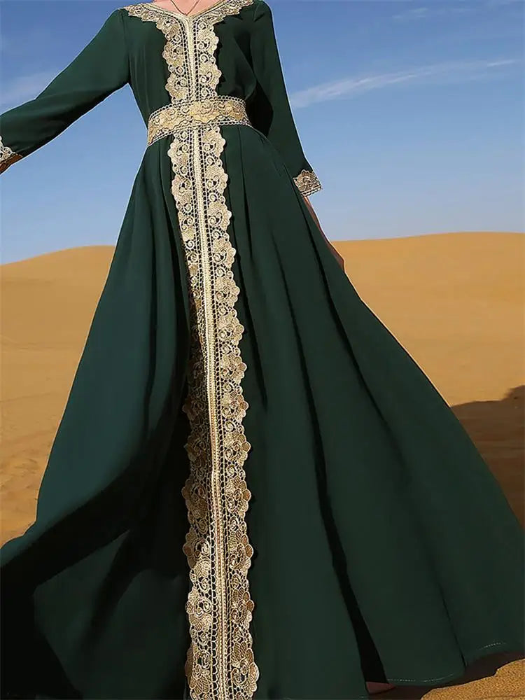 Essahrawiya Kaftan portée vue profil - Maison Tanger